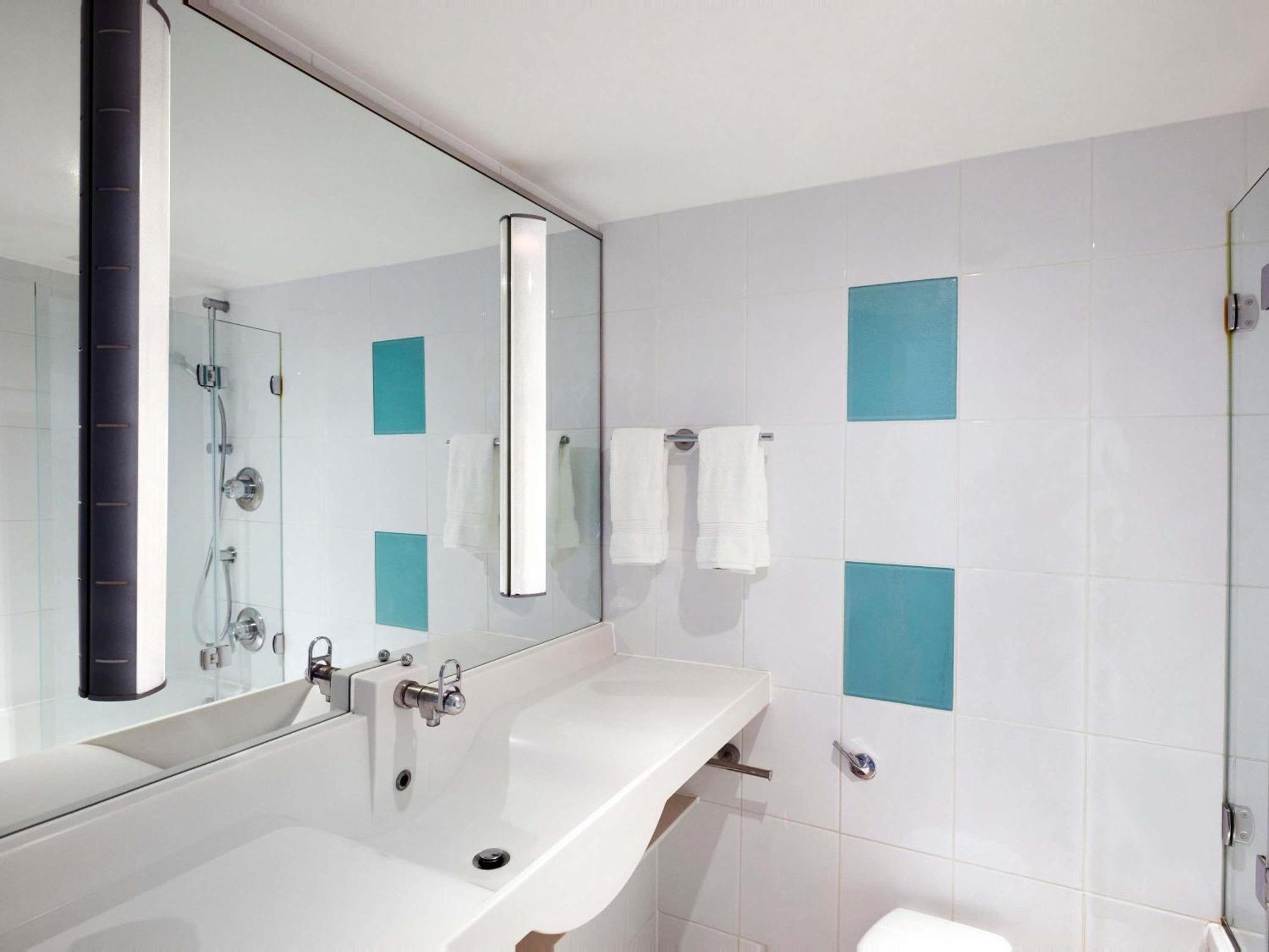 Quarto Queen Superior com Sofá