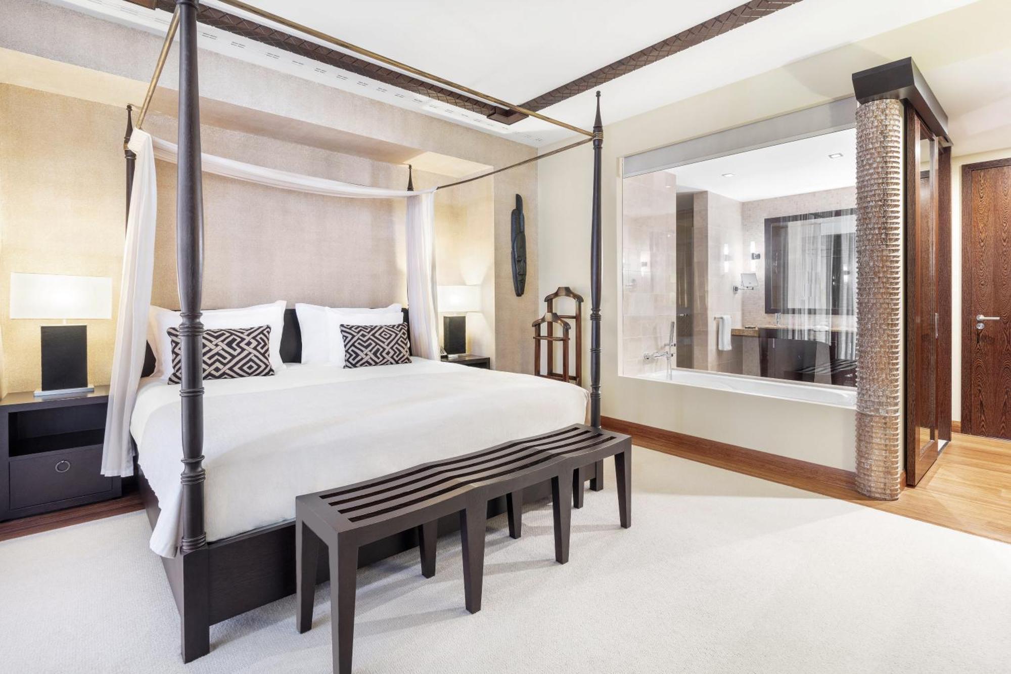 Quarto Clássico com Cama de Casal ou 2 de Solteiro
