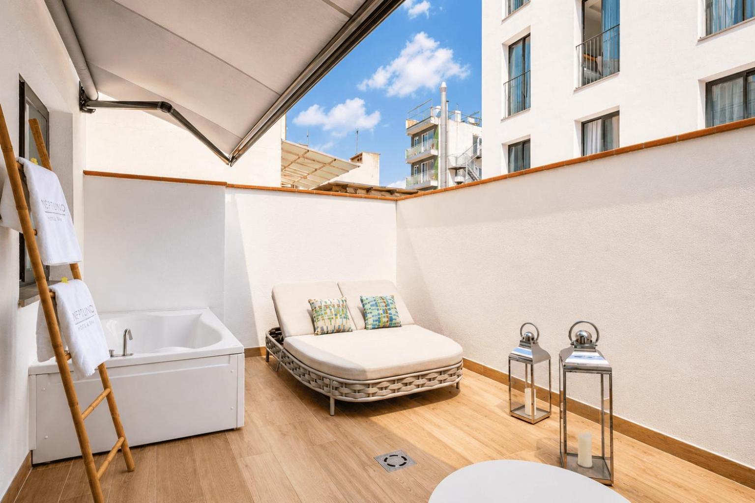 Suite mit Terrasse und Whirlpool im Freien