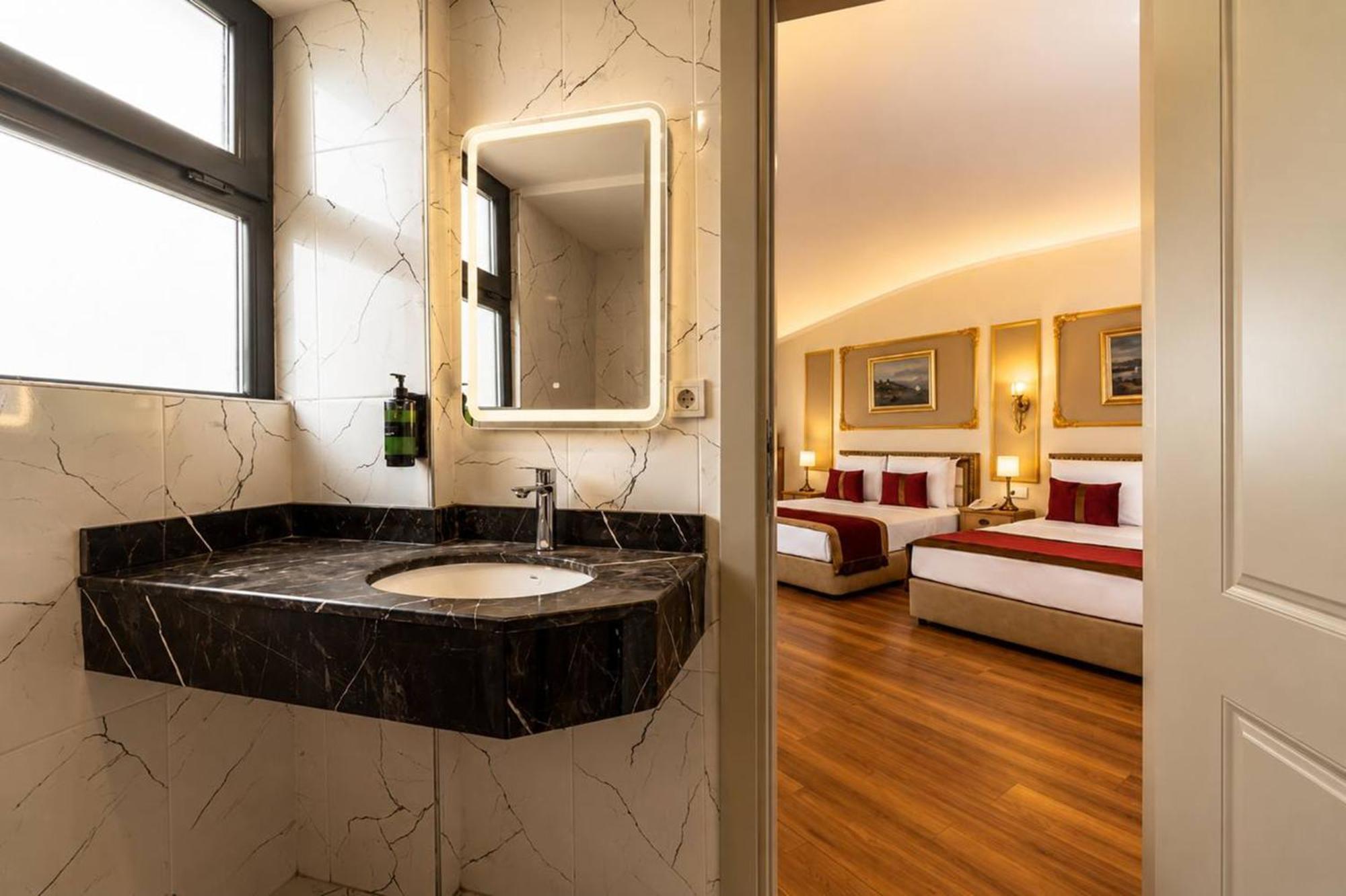 Deluxe Quadruple Room