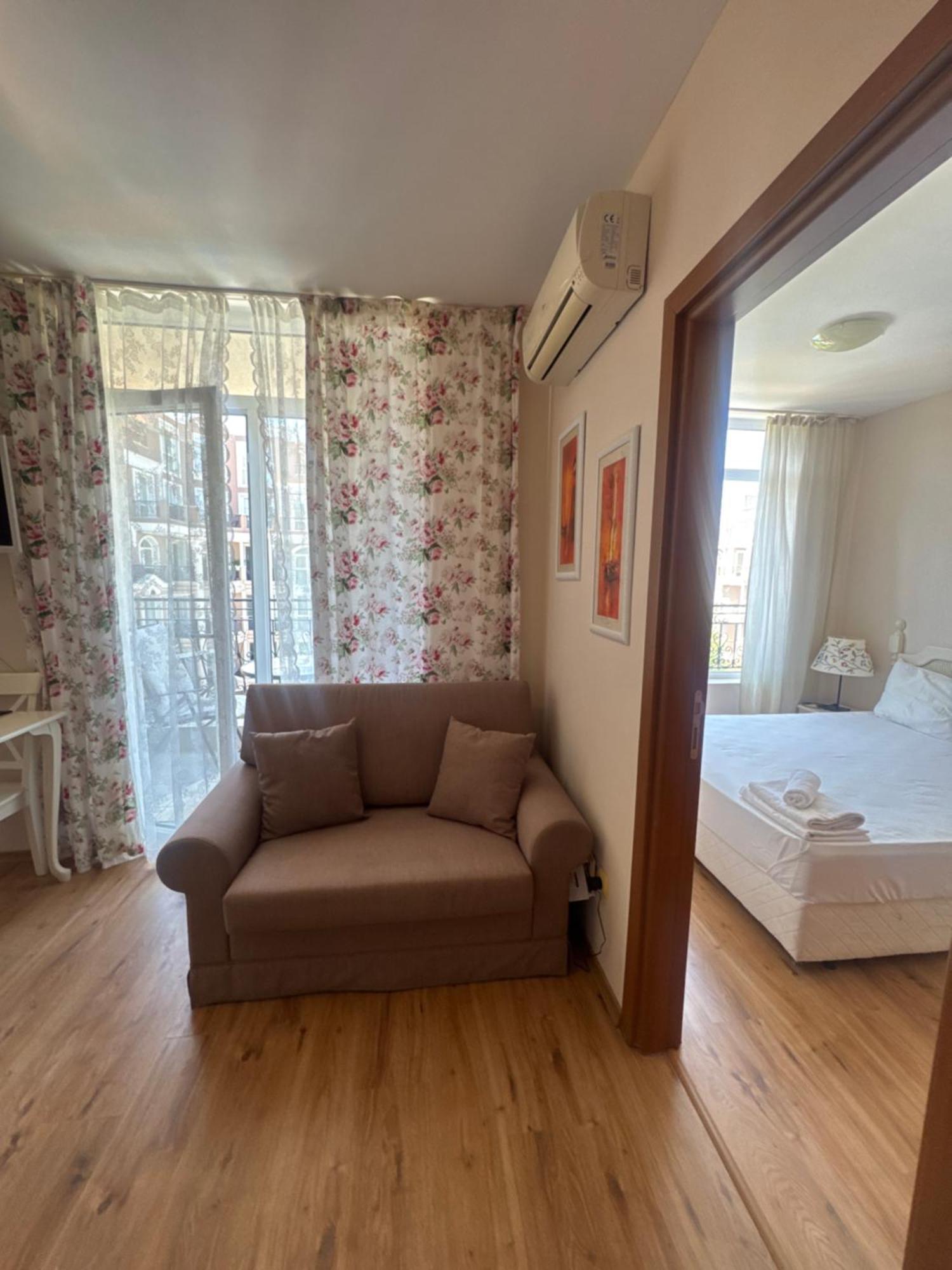 One-Bedroom Apartment with Balcony (2 Adults + 2 Children)