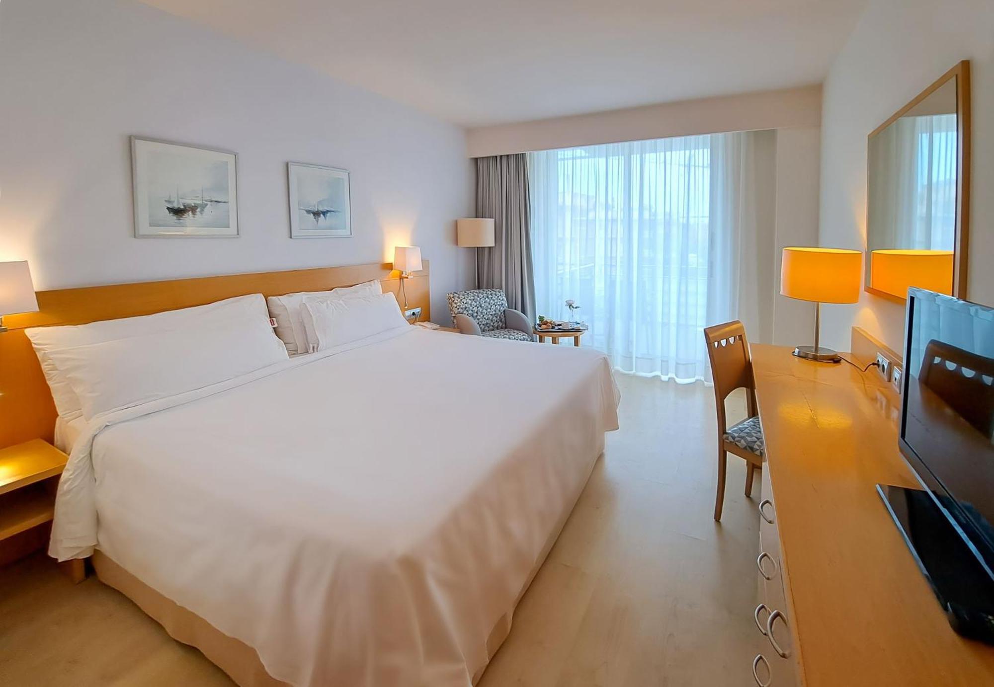 Habitación Estándar con vistas a la piscina