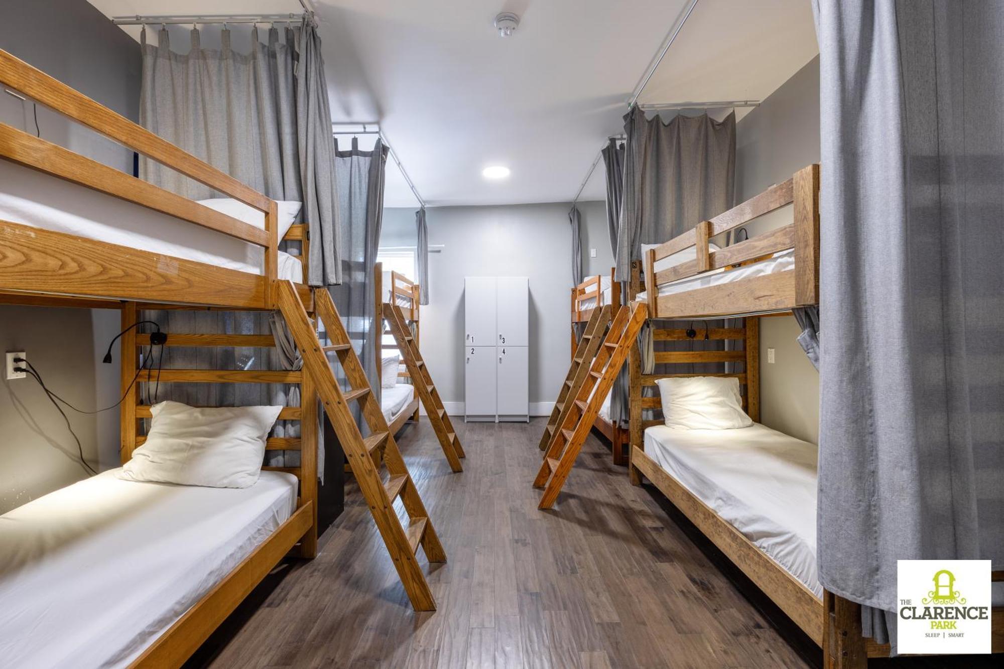 Cama em Dormitório Feminino com 8 Camas