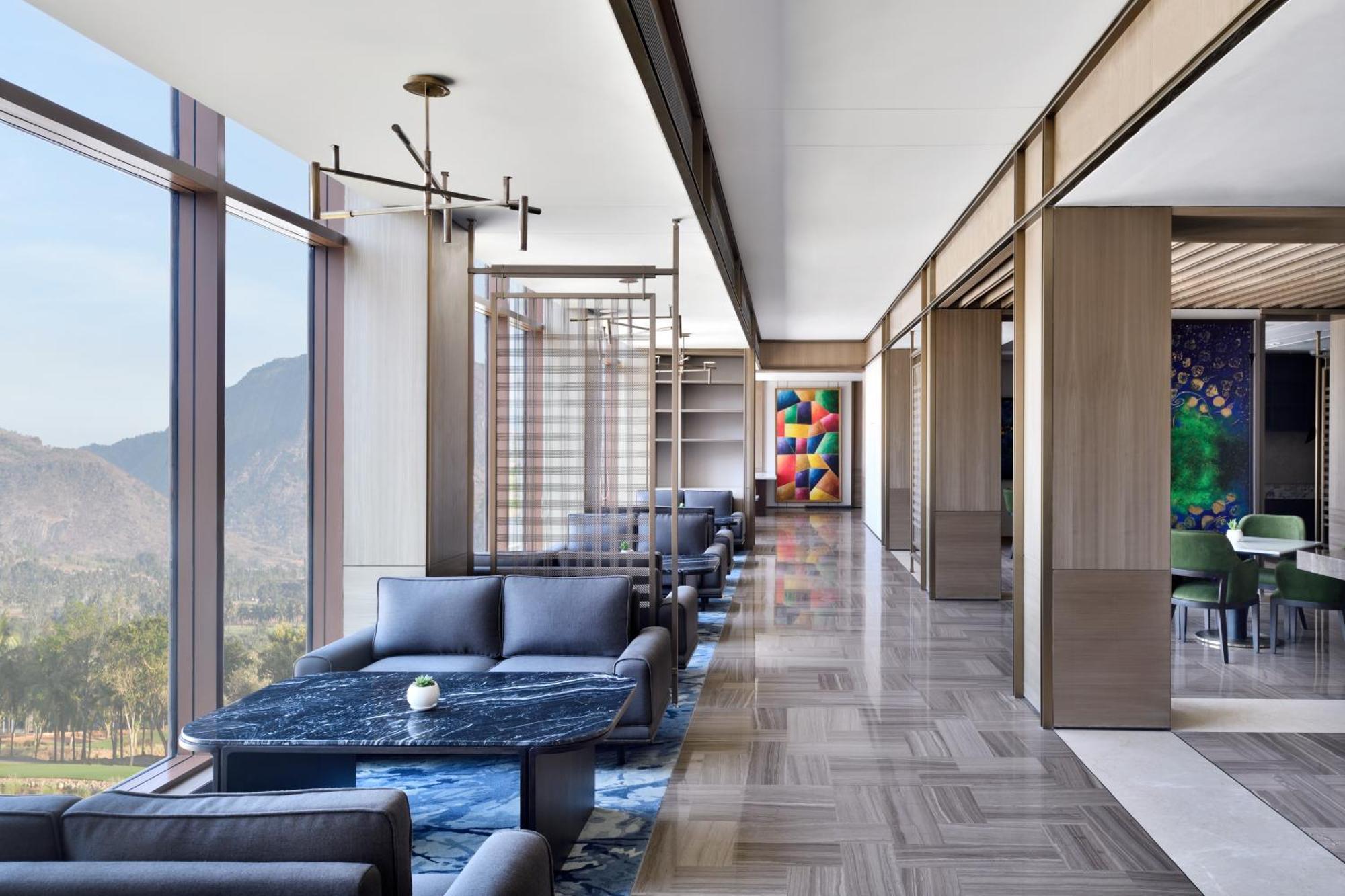 Club King Room Balcony complimentary evening local tea experience – Club Level