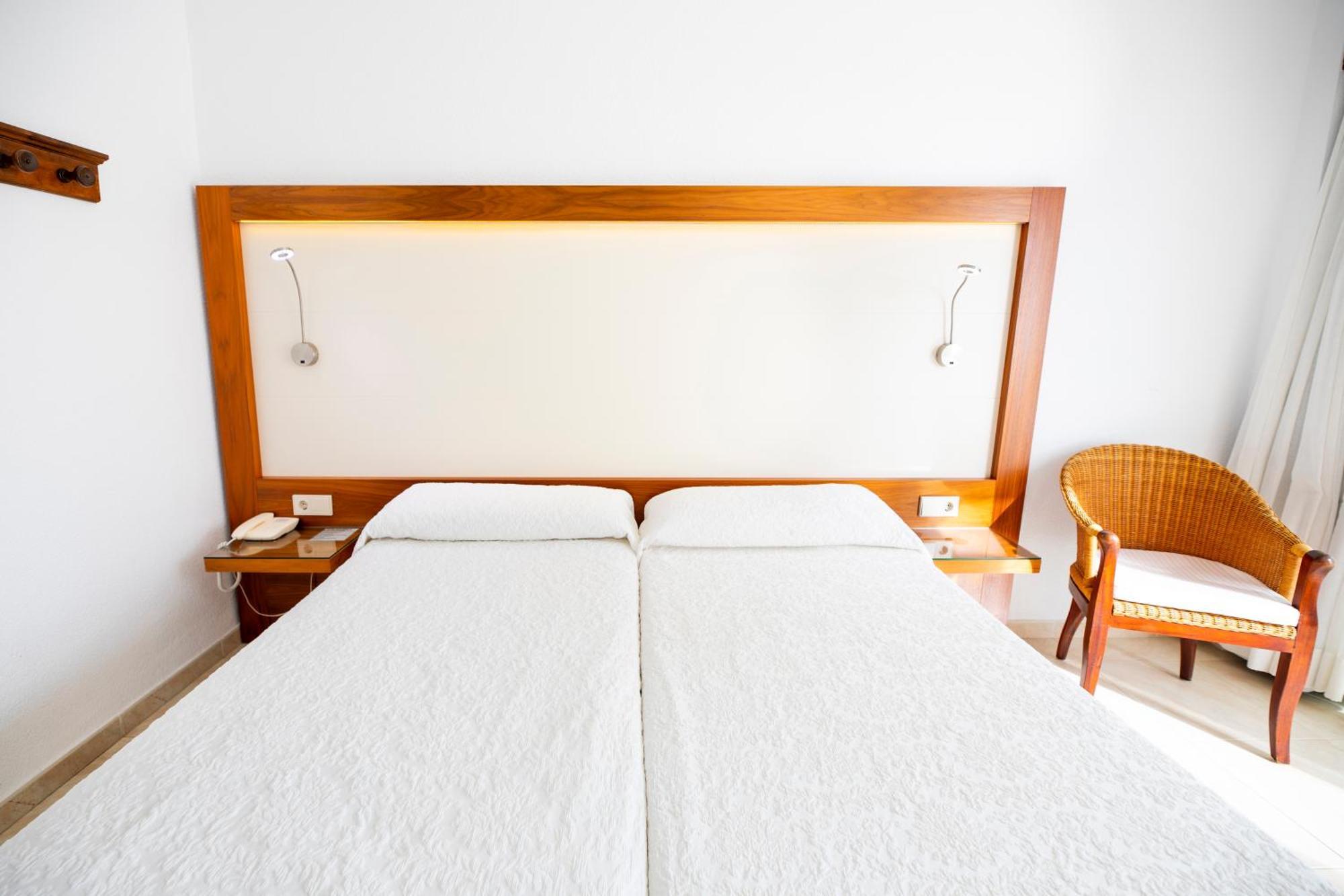 Double or Twin Room Side Sea View