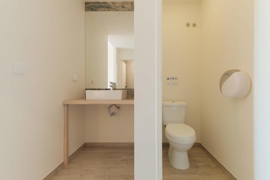 Bed 12-Bed Dormitory Room Ensuite Bathroom