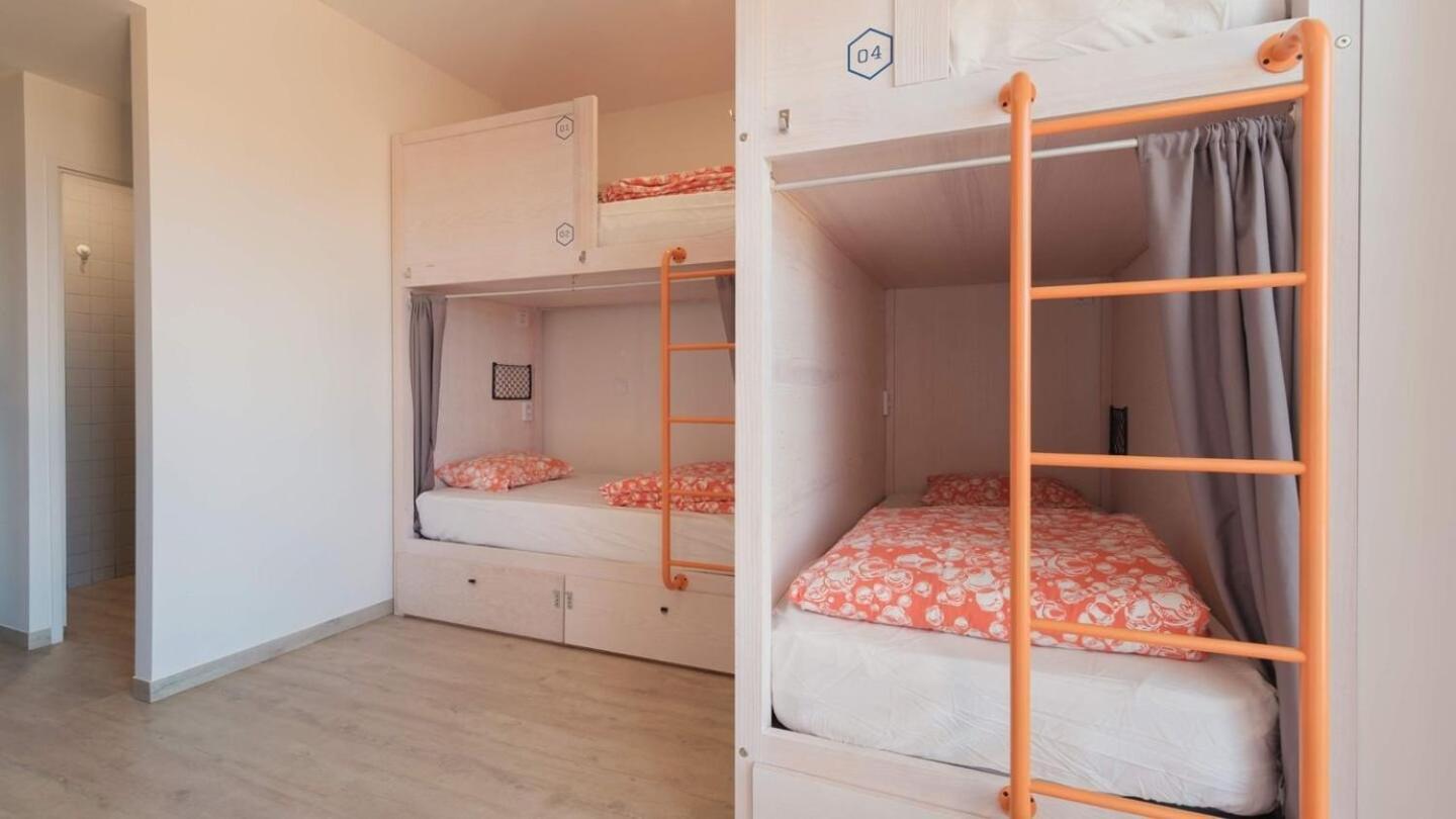 Bed 10 Bed Female Dormitory