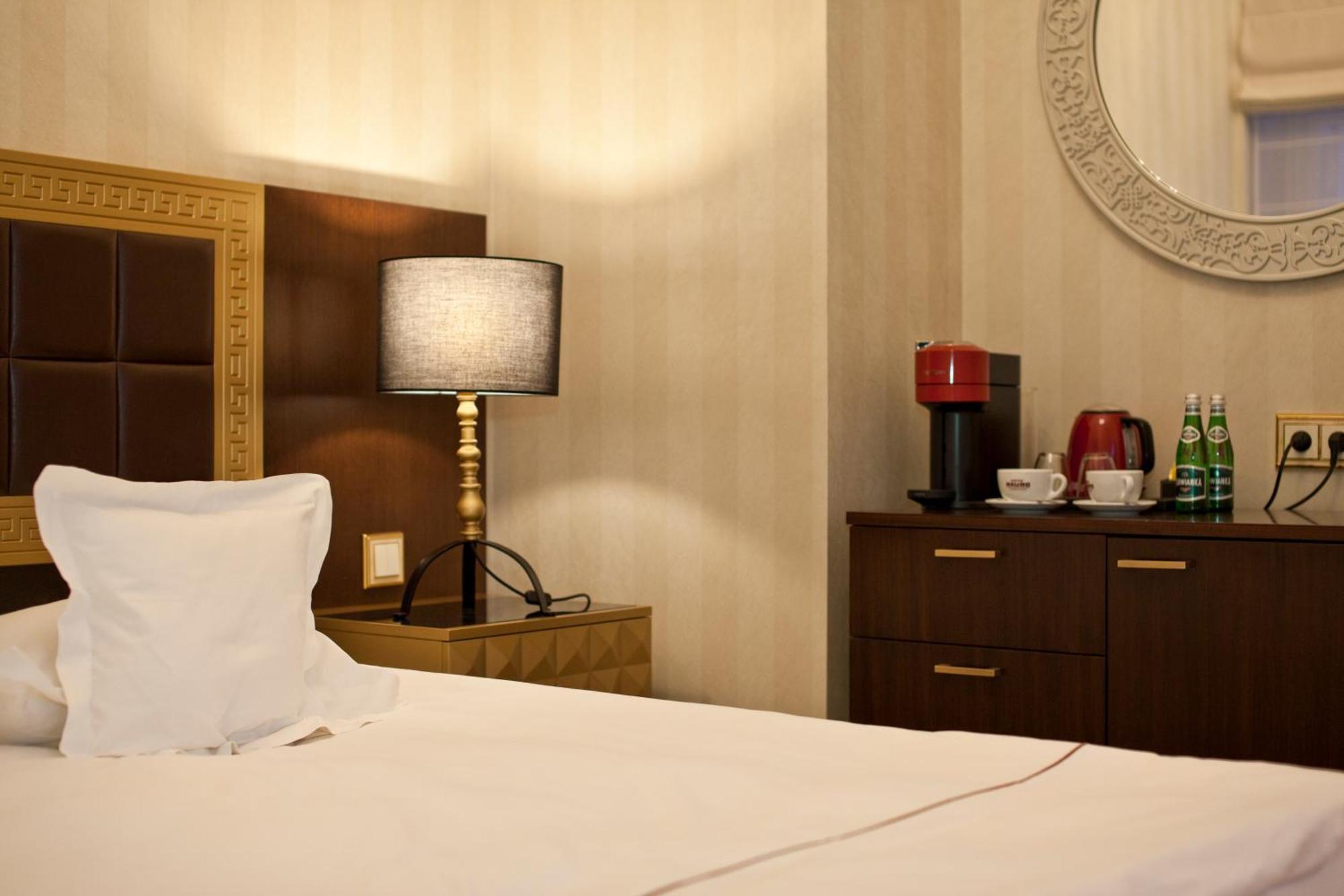 Deluxe Double or Twin Room City View