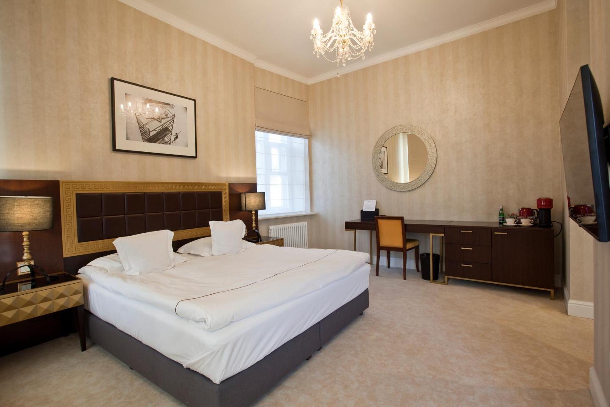 Deluxe Double or Twin Room Garden View