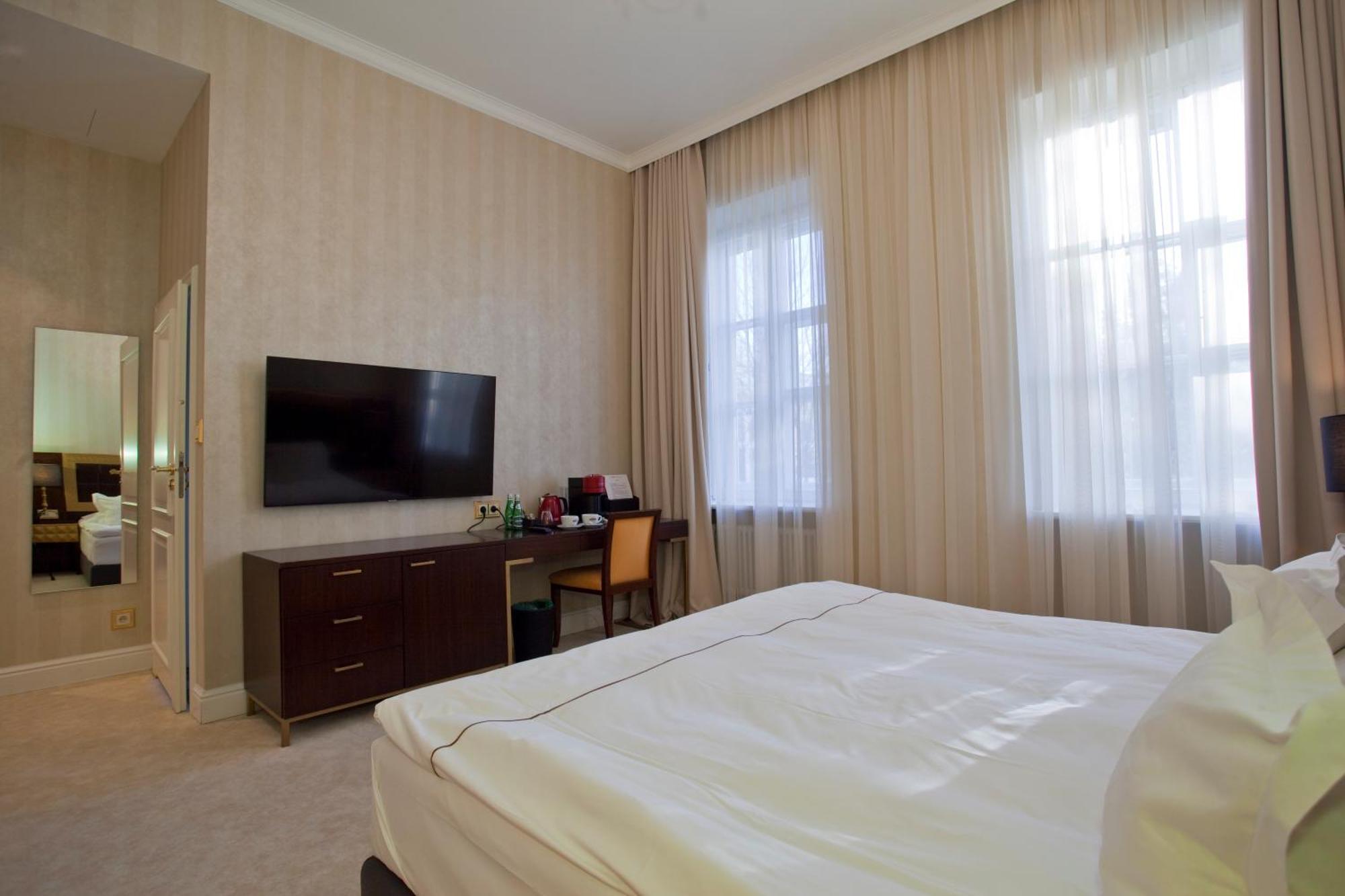 Deluxe Double Room Bath