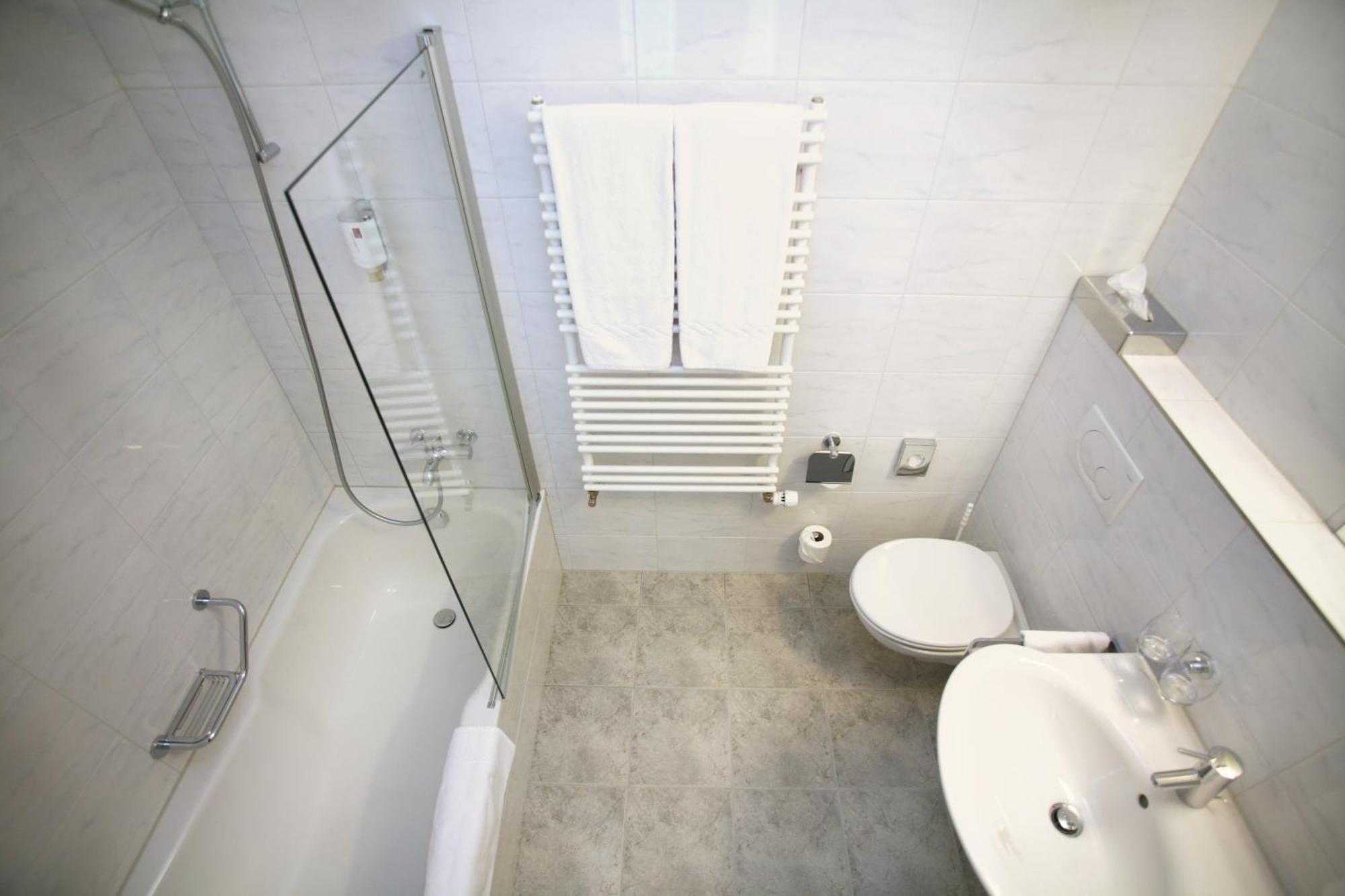Budget Double Room with Shared Bathroom,379115494:JPEG