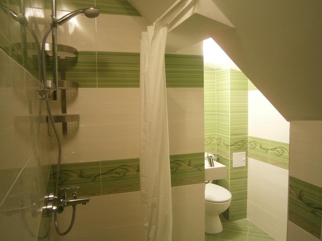 Cama en habitación compartida mixta de 6 camas
