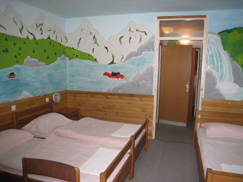 Vierbettzimmer mit eigenem Bad
