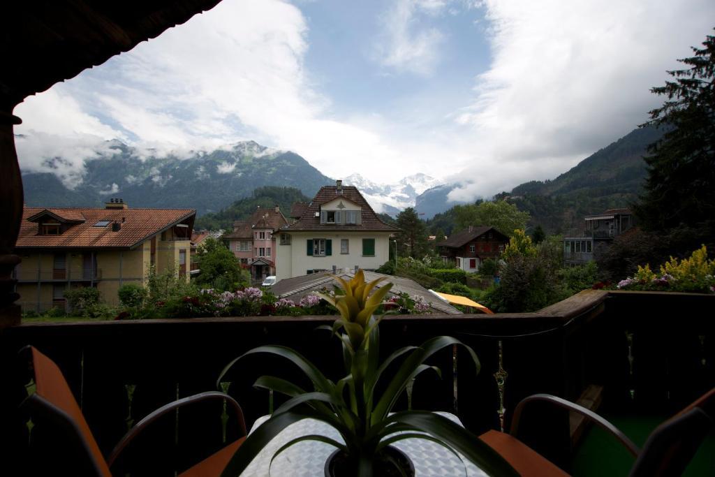 Doppelzimmer mit Balkon und Bergblick