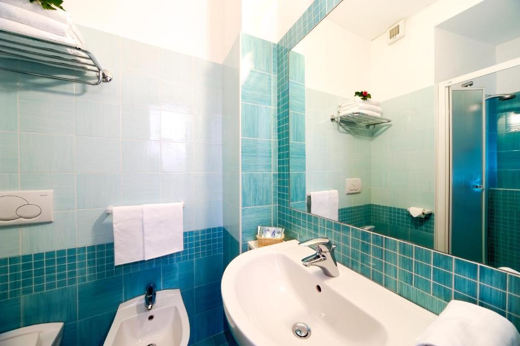 Double or Twin Room with Sea View