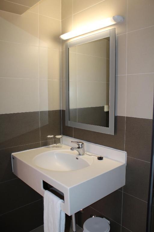 Double or Twin Room,26412869:JPEG