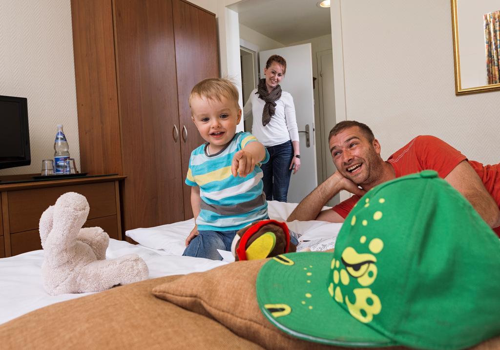 Family Room,641999412:JPEG
