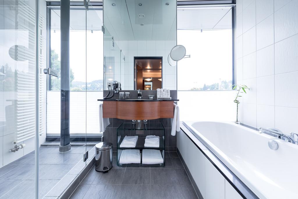 Suite with Terrace and City View
