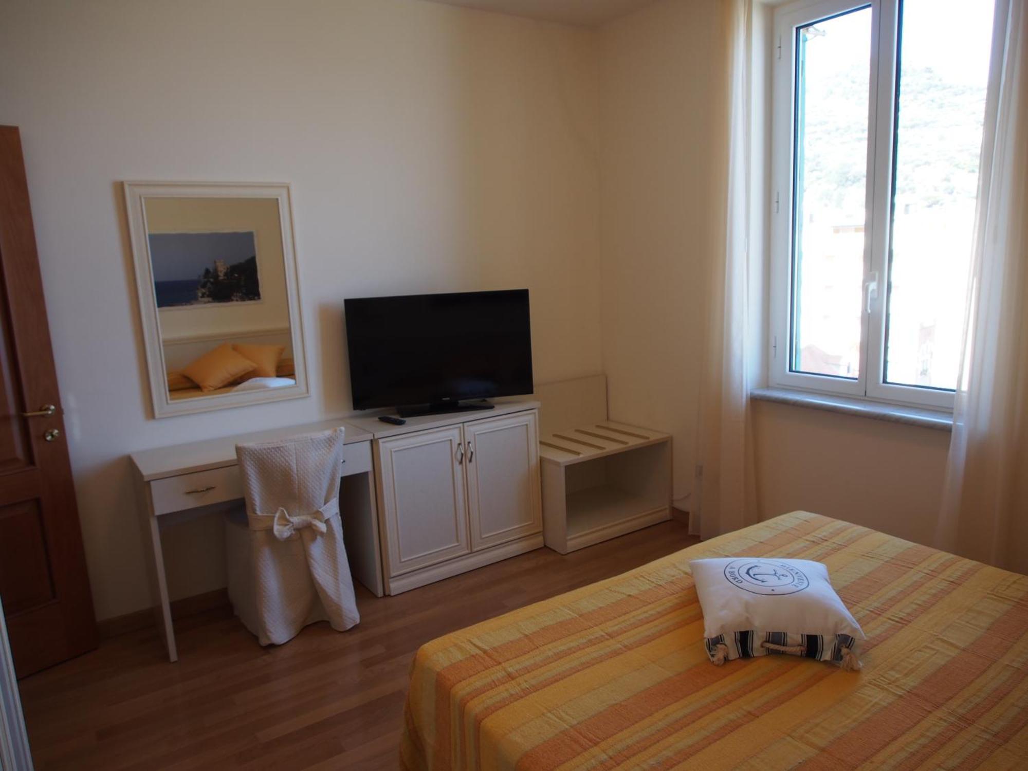 Superior One-Bedroom Apartment Partial or Side Sea View