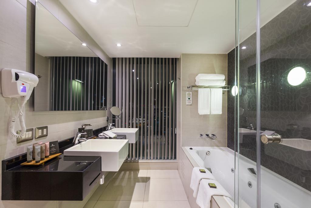 Suite met Kingsize Bed en Hot Tub en Balkon
