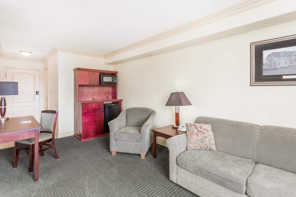 Standard Room with Two Queen Beds