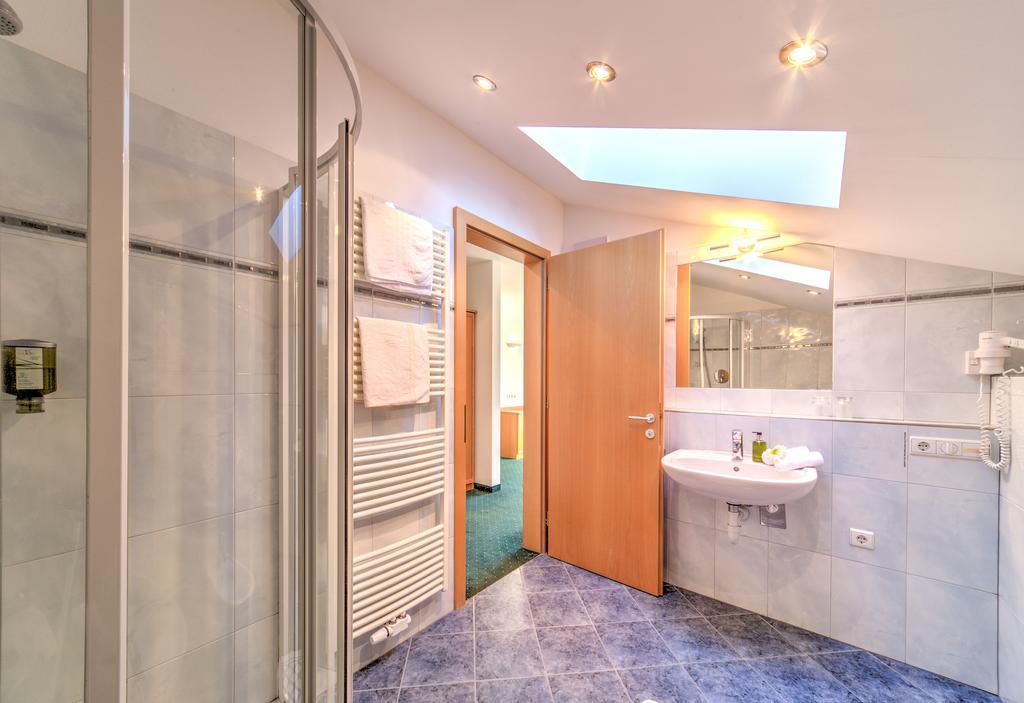 One-Bedroom Apartment,370447624:JPEG