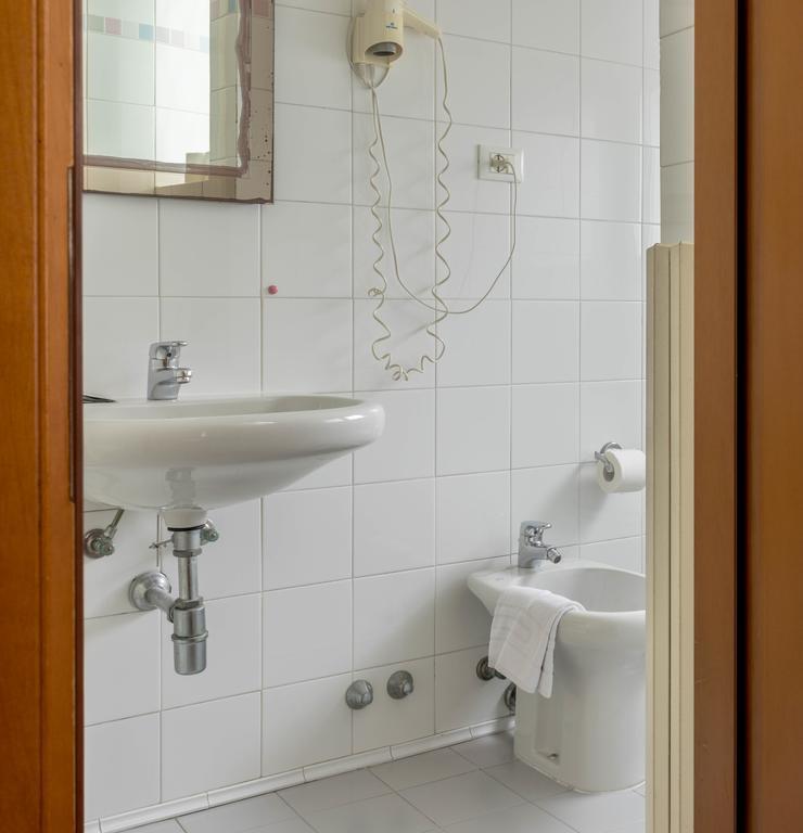 Single Room,370727920:JPEG