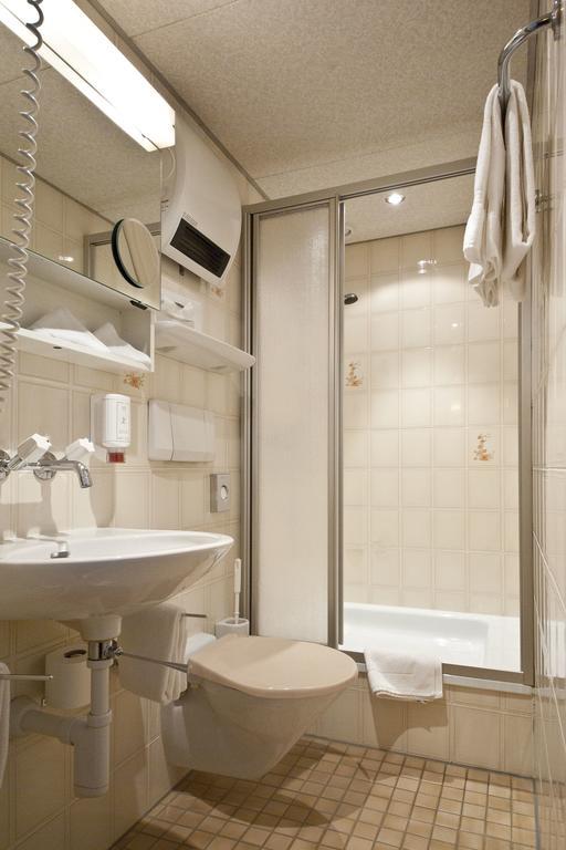 Driepersoonskamer met Badkamer