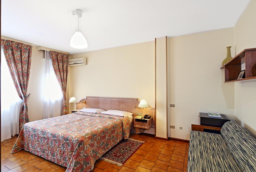 Triple Room,396578301:JPEG