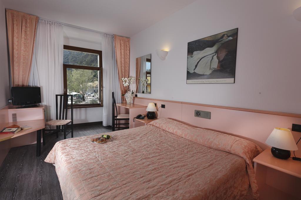 Double Room with Lake View
