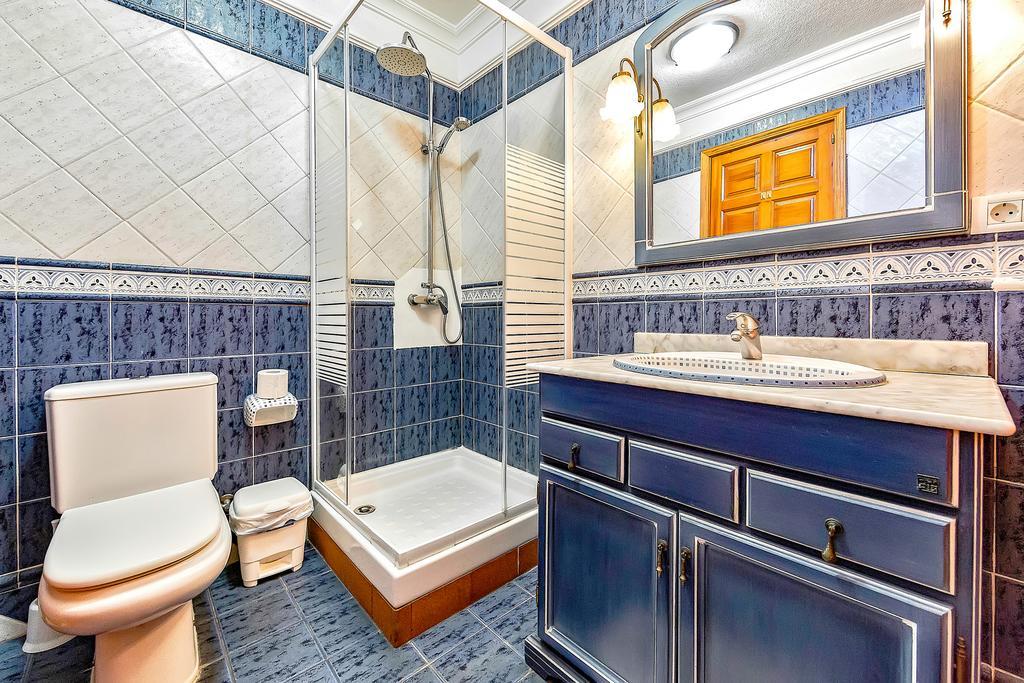 Habitación Doble Económica con baño compartido - 2 camas