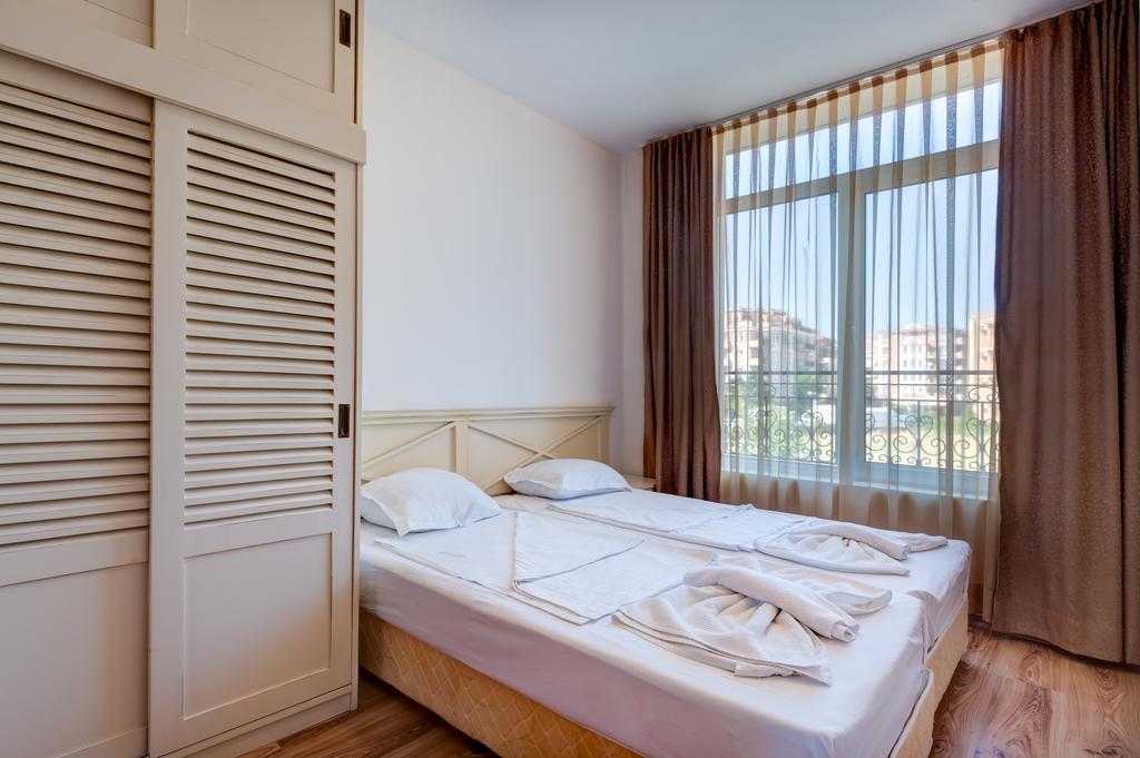 Studio (2 Adults + 1 Child)