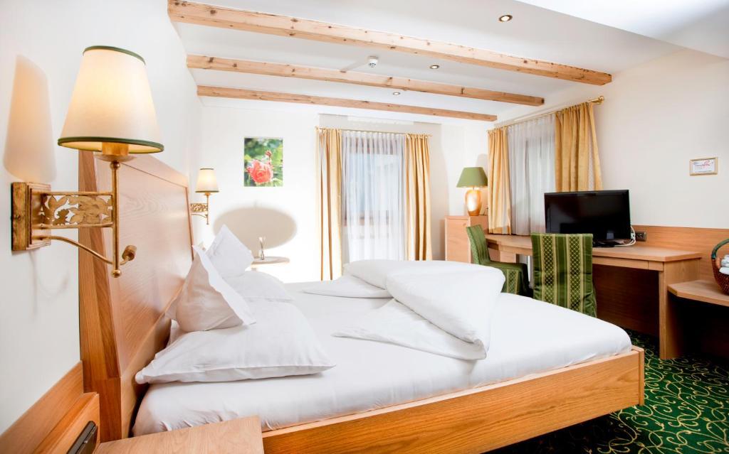 Standard Double Room,263373057:JPEG