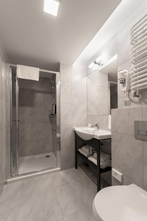 Single Room,824996012:JPEG