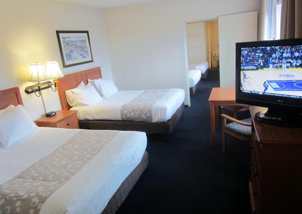 2 Queen Beds - Non-Smoking,435431049:JPEG