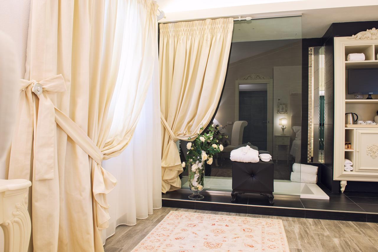 Deluxe Suite with Spa Bath