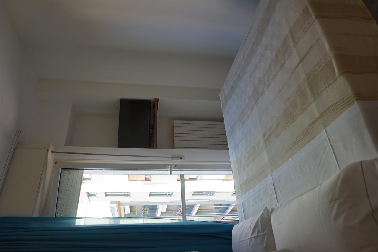 Two Connecting Rooms,535836279:JPEG