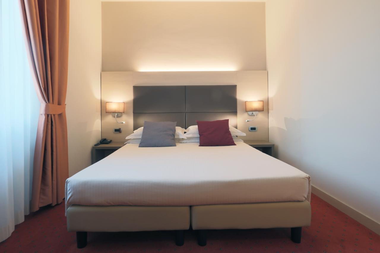 Small Double Room,1215933529:JPEG