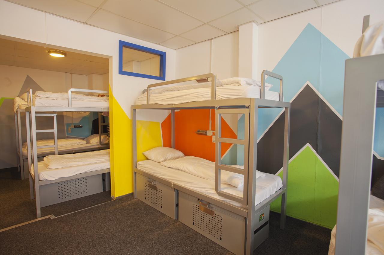 Cama em Dormitório Misto para 14 Pessoas