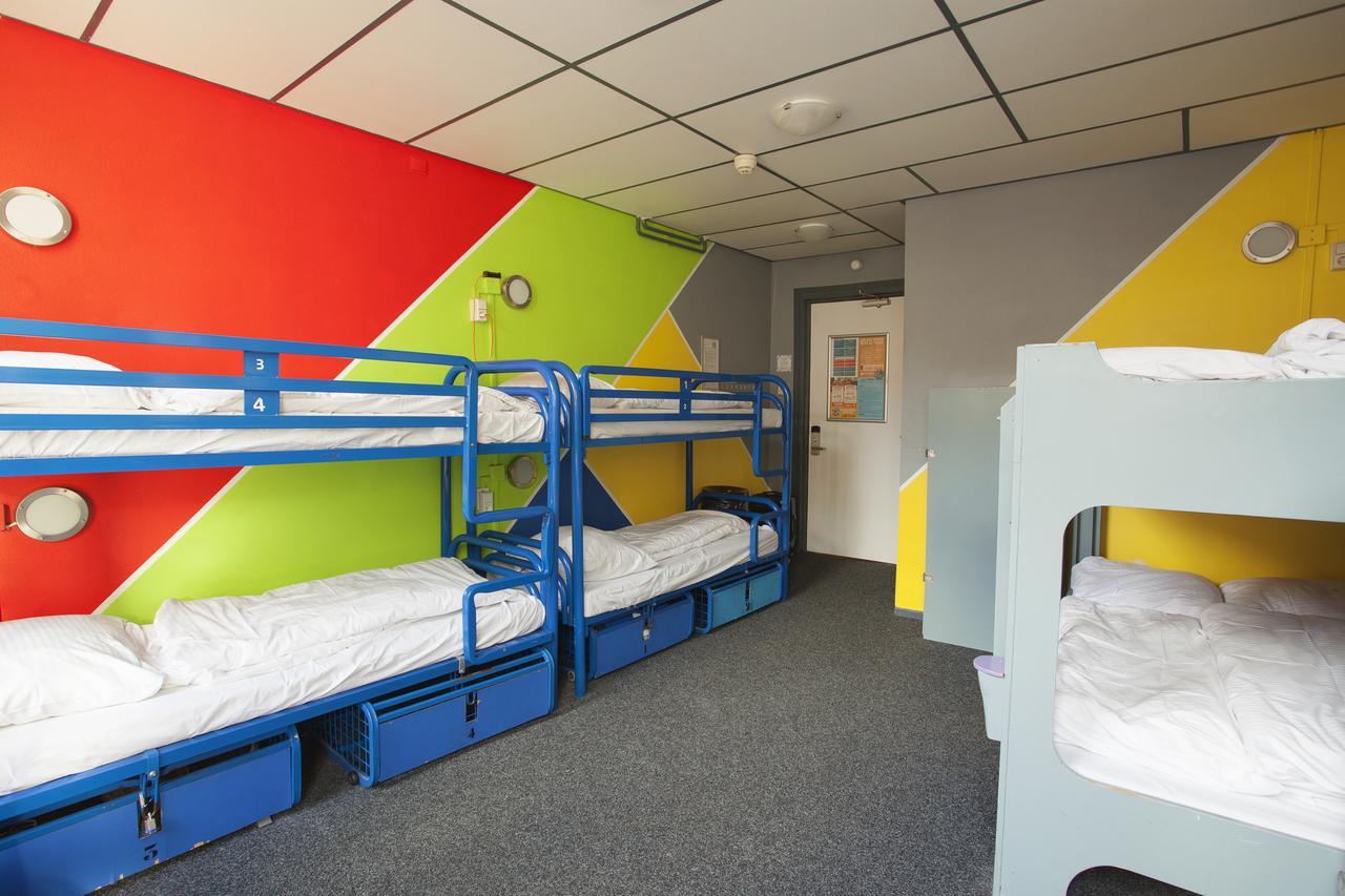 Cama em Dormitório Misto para 10 Pessoas