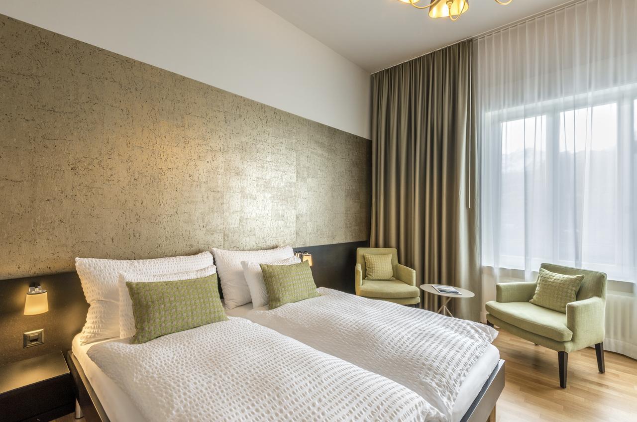 Superior Double Room with River and Mountain View