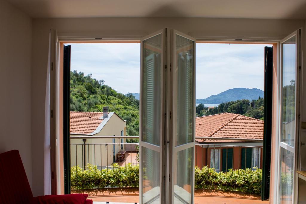 Apartment with Balcony,979467430:JPEG