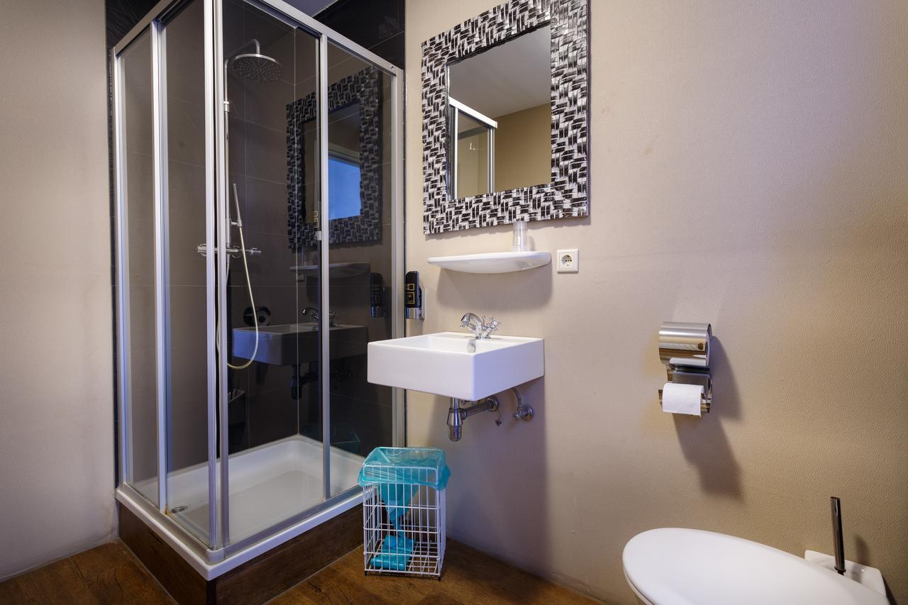 Single Room with Private Bathroom,630290133:JPEG