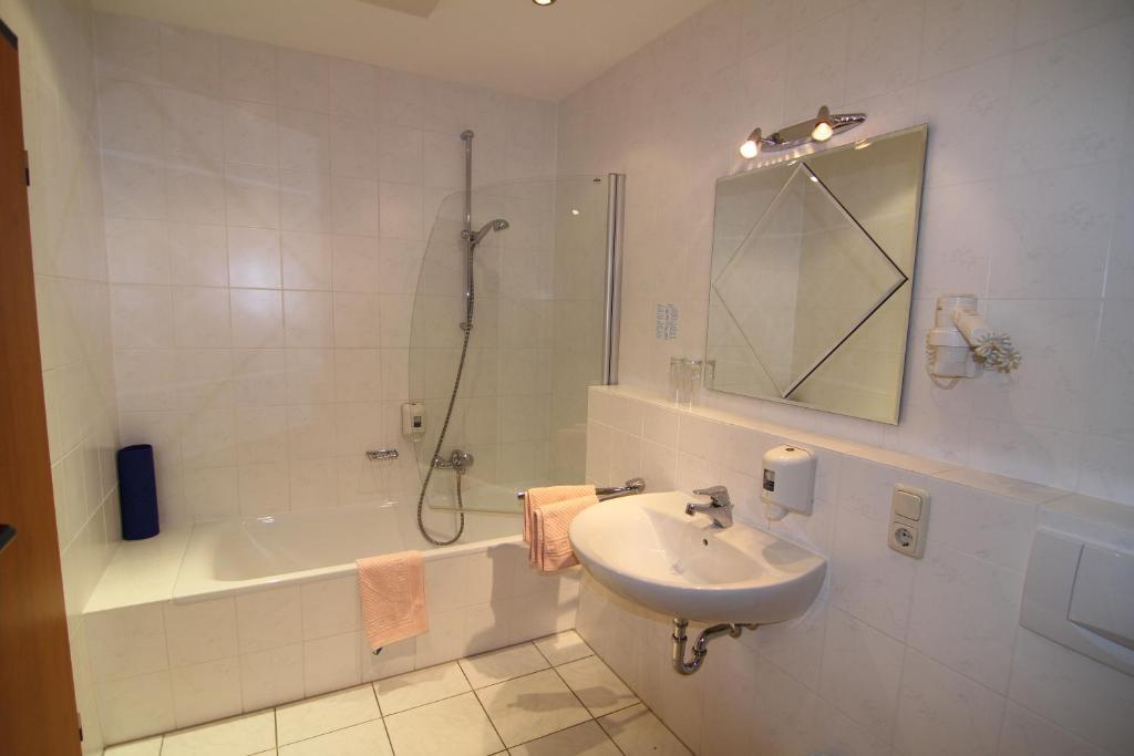 Twin Room,1264907470:JPEG