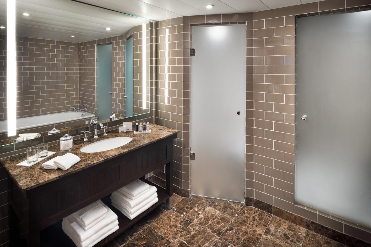 Rose Garden King Suite
