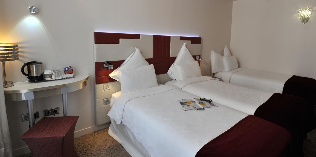 Habitación Doble Superior con 2 camas individuales y sofá cama