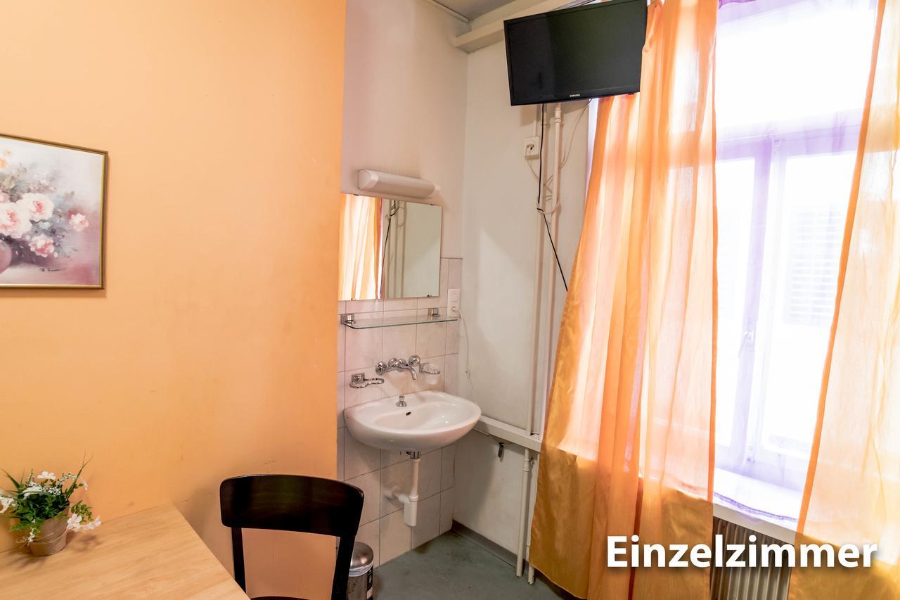 Einzelzimmer mit Gemeinschaftsbad