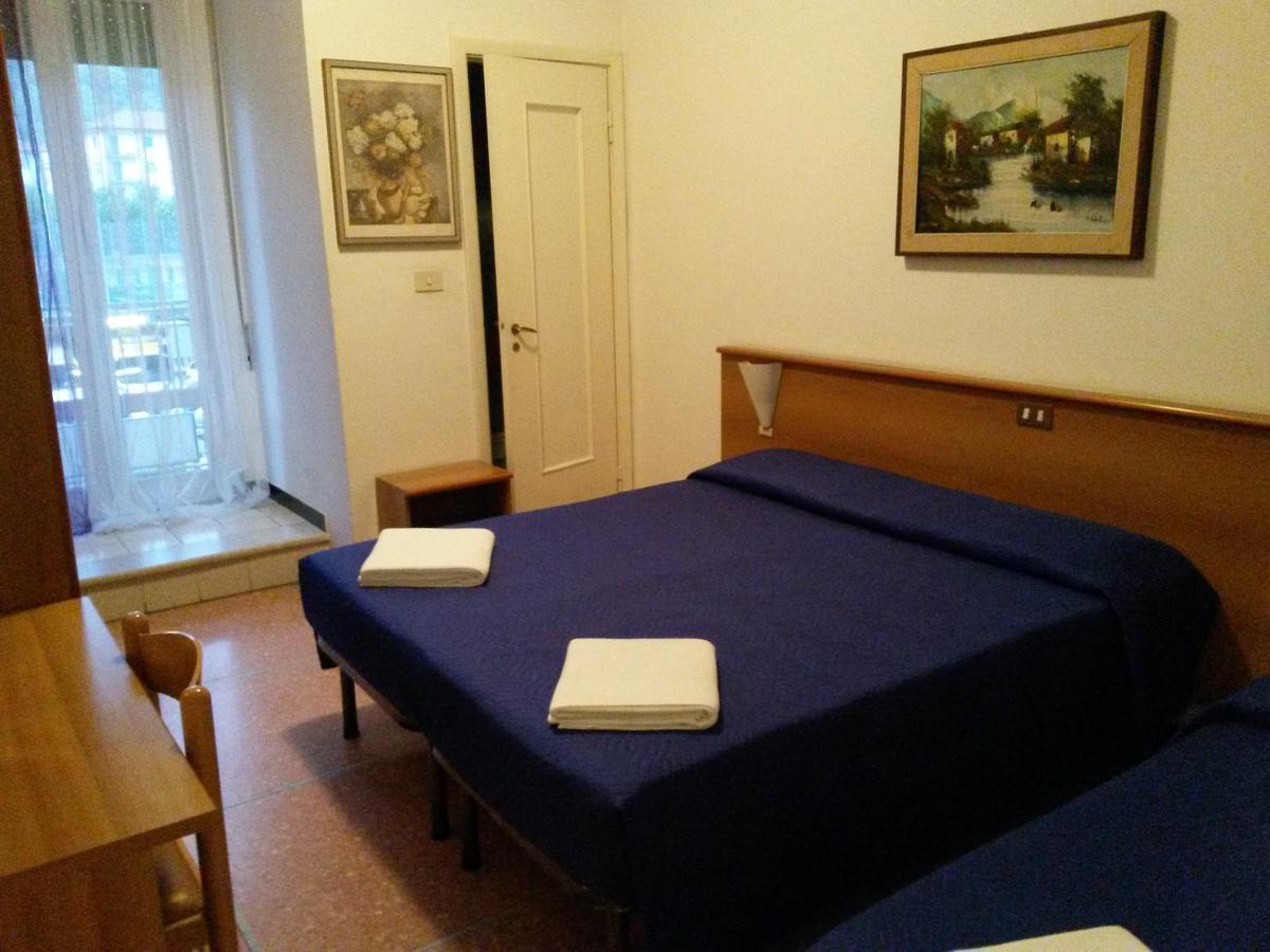 Standard Double or Twin Room,636597606:JPEG
