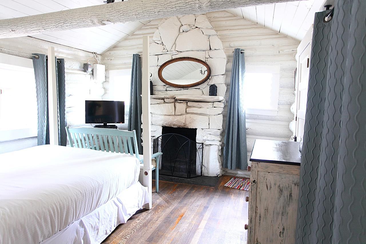 Cabin One,641370381:JPEG