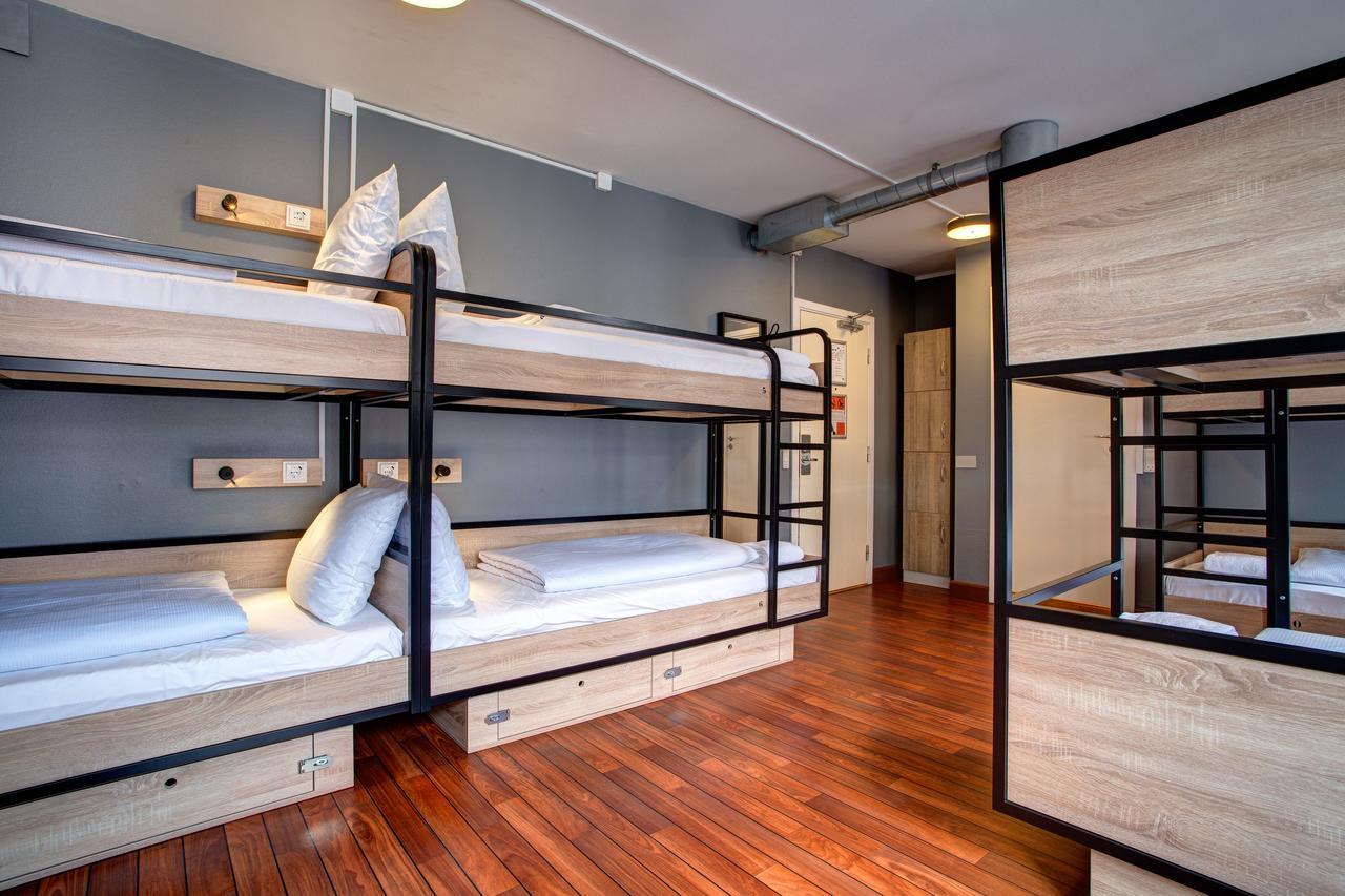 Posto Letto in Dormitorio Misto con 10 Letti